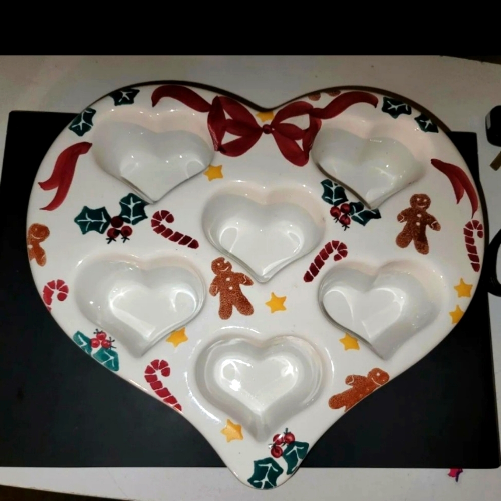 Chaparral hear shape baking dish vintage Christmas gingerbread man print